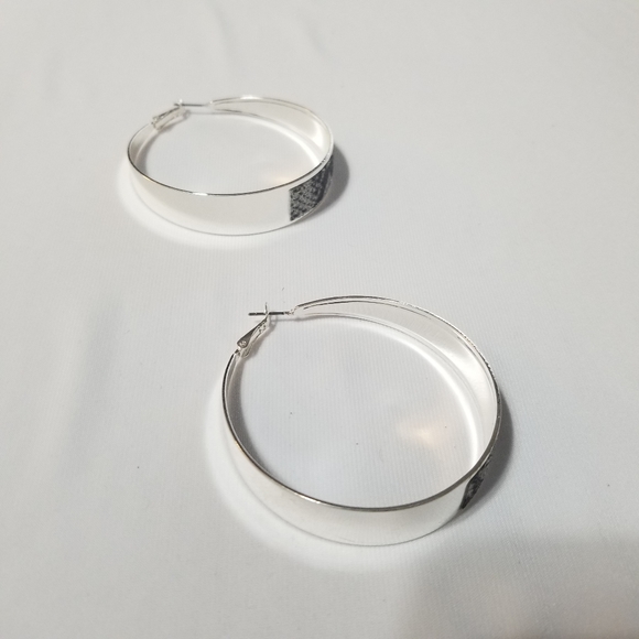 2 For 30 Metallic Leopard Earrings - Picture 4 of 4